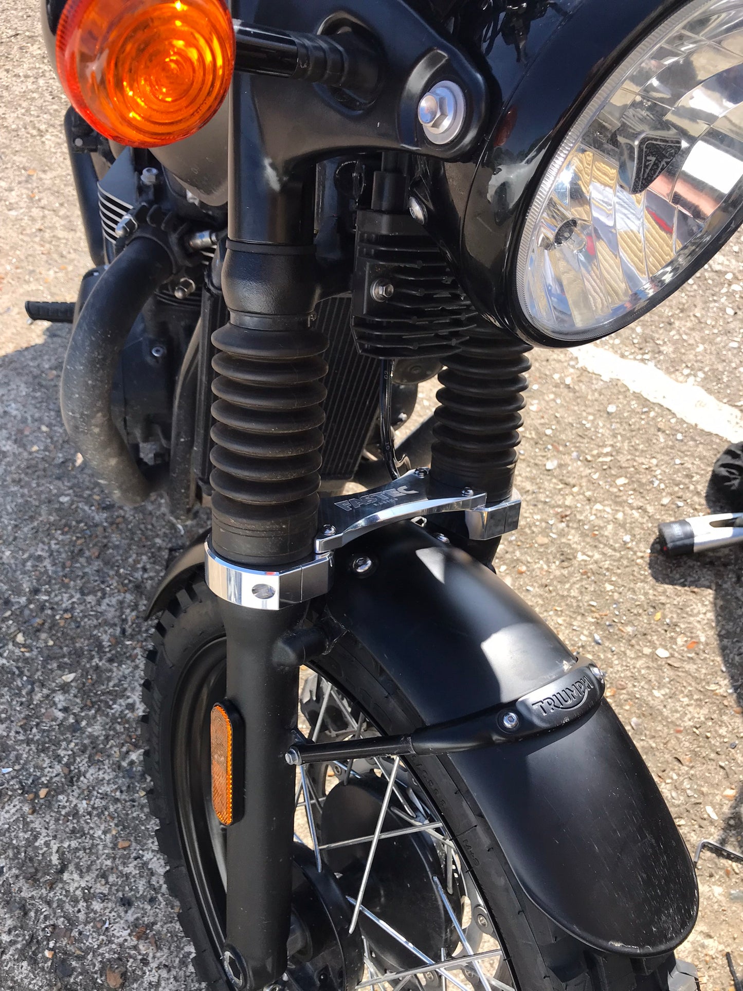 Triumph T100 Fork Brace
